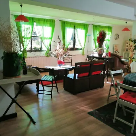 House With 4 Bedrooms In With Enclosed Garden And Wifi